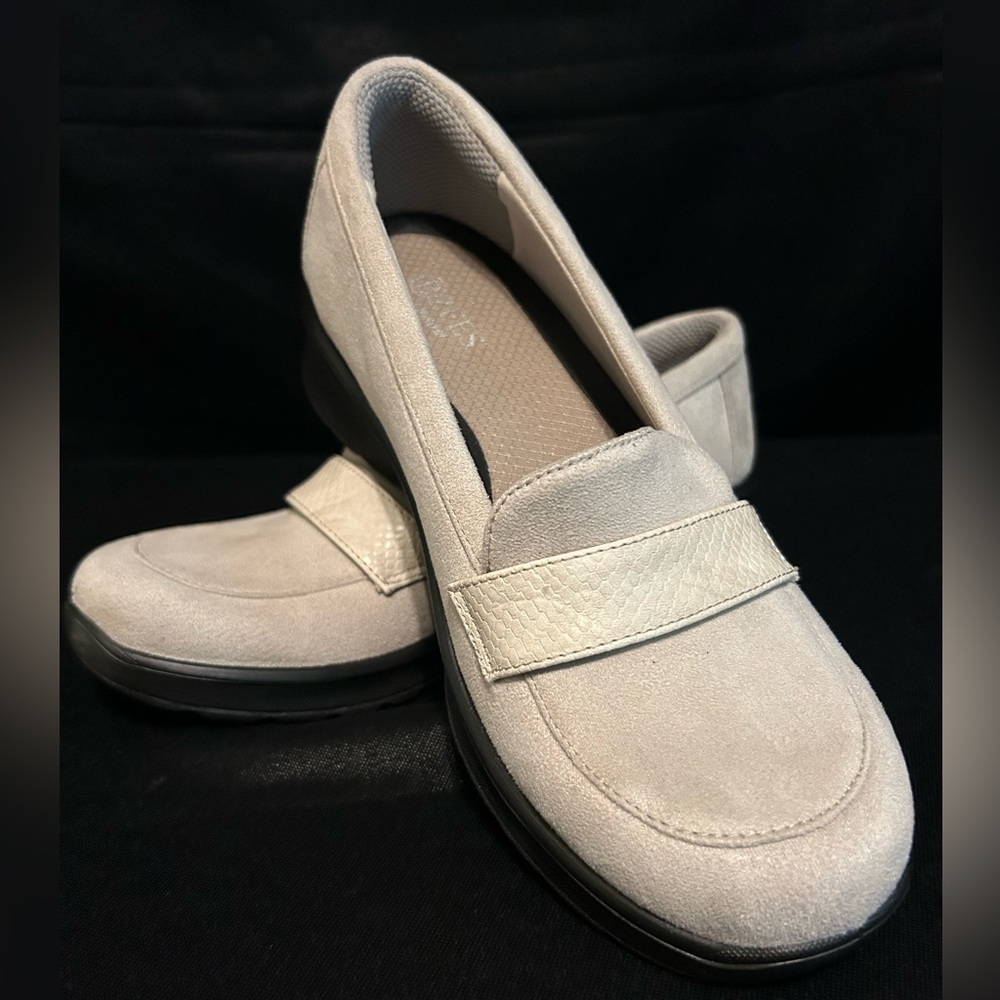 BZees For Lifestride Nugget Taupe Fabric Slip On Loafers Womens Size 7.5W
